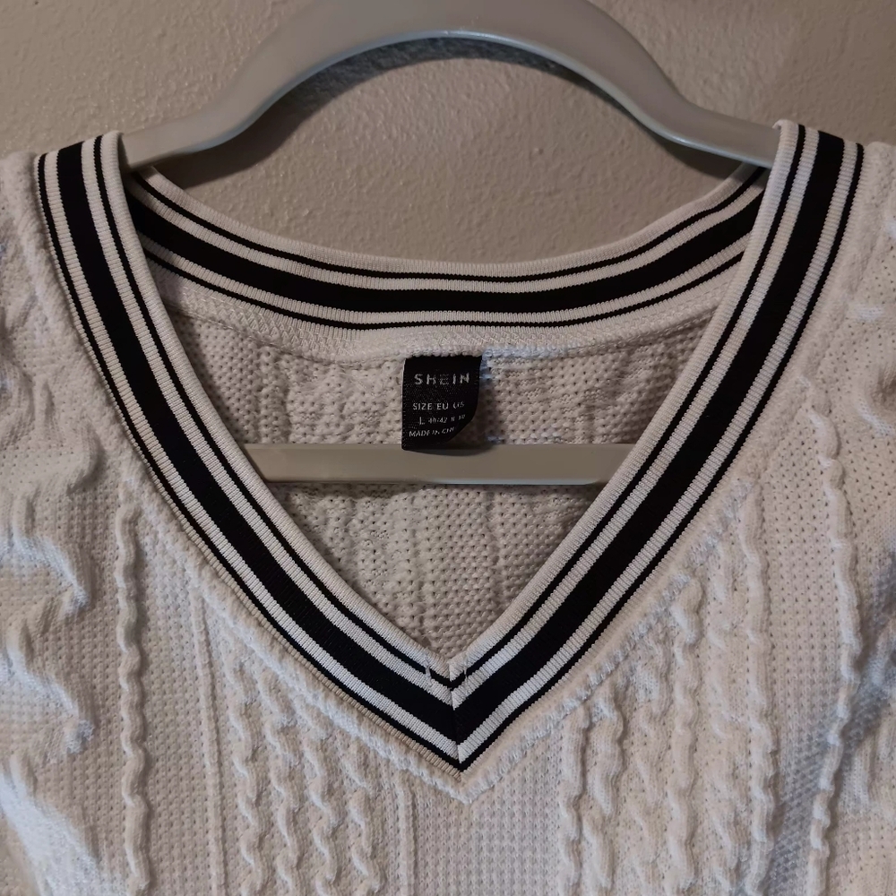 SHEIN White Cable Knit V-Neck Cropped Tank with Black Trim - Picture 6 of 11